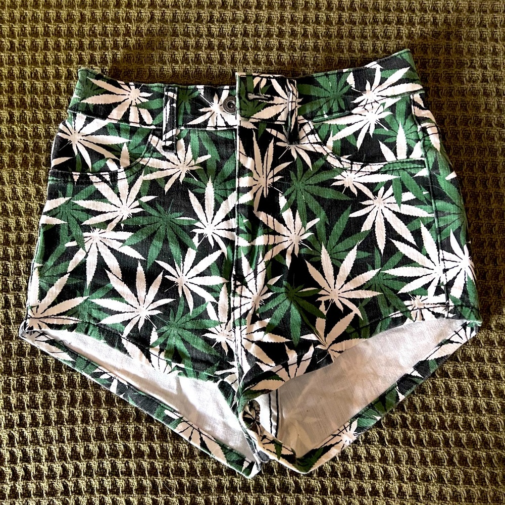 GJG denim high rise shorts cannabis marijuana leaf print size M